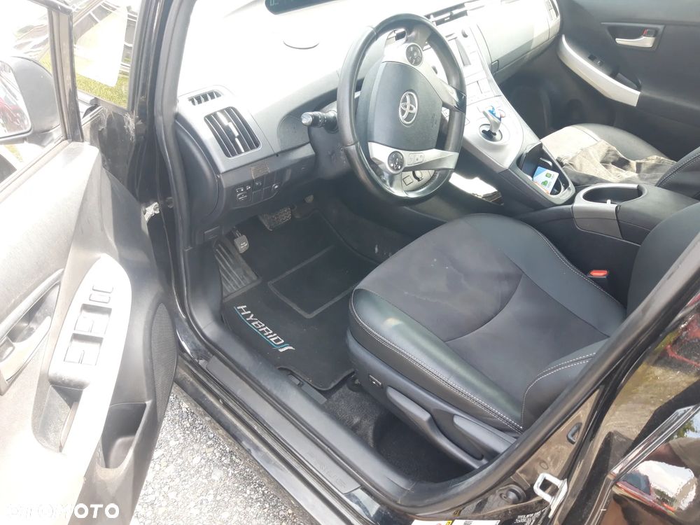 Toyota Prius (Hybrid) - 21
