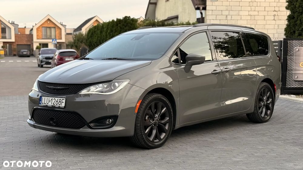 Chrysler Pacifica - 7