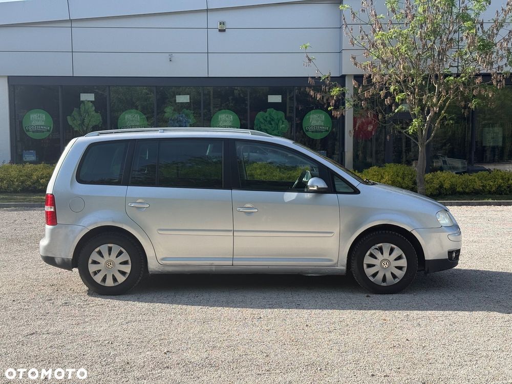 Volkswagen Touran 2.0 TDI Highline - 9