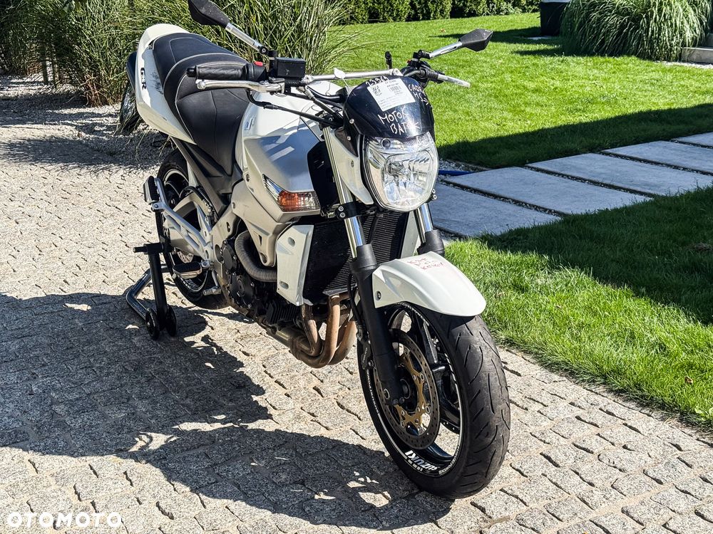 Suzuki GSR - 9