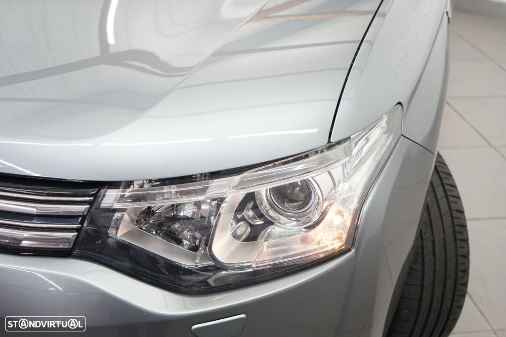 Mitsubishi Outlander 2.0 4WD Plus - 9