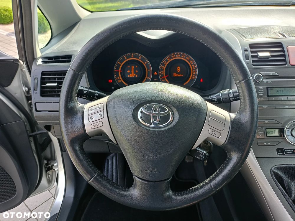 Toyota Auris 1.6 VVT-i Executive - 16