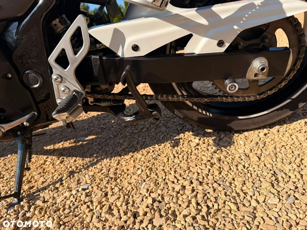 Suzuki GSX - 11