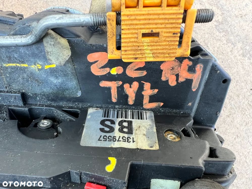 Opel Zafira C Zamek klamka prawa tylna tył - 2