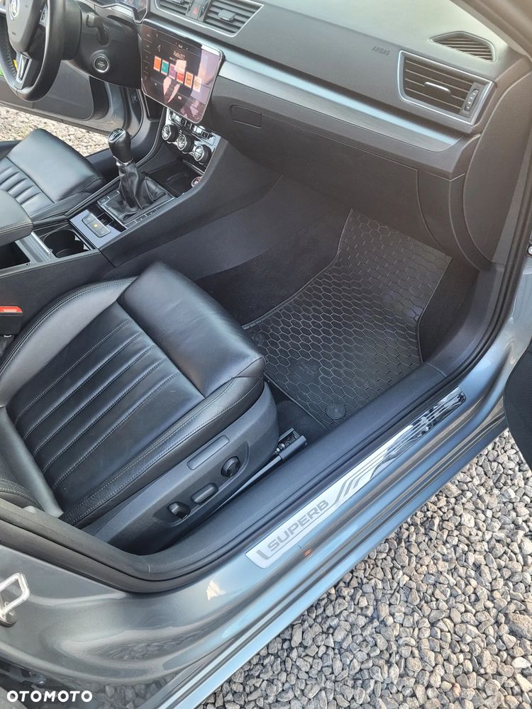 Skoda Superb 1.6 TDI GreenLine - 22