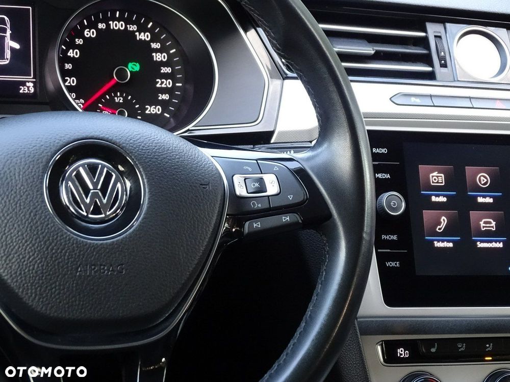Volkswagen Passat - 24