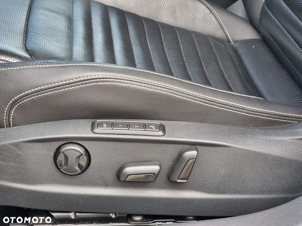 Volkswagen Passat 2.0 TSI Business DSG - 17