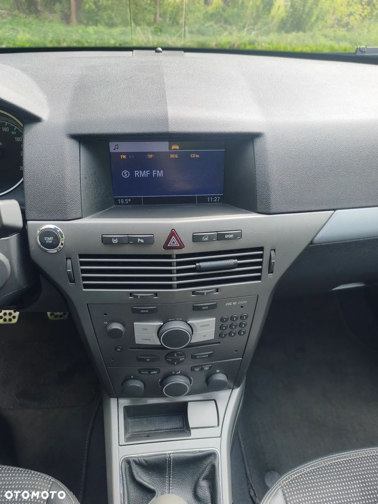 Opel Astra 2.0 T Cosmo - 14