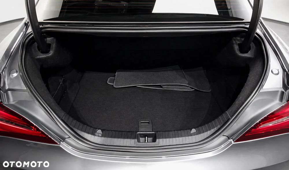 Mercedes-Benz CLA 250 4-Matic AMG Line - 18