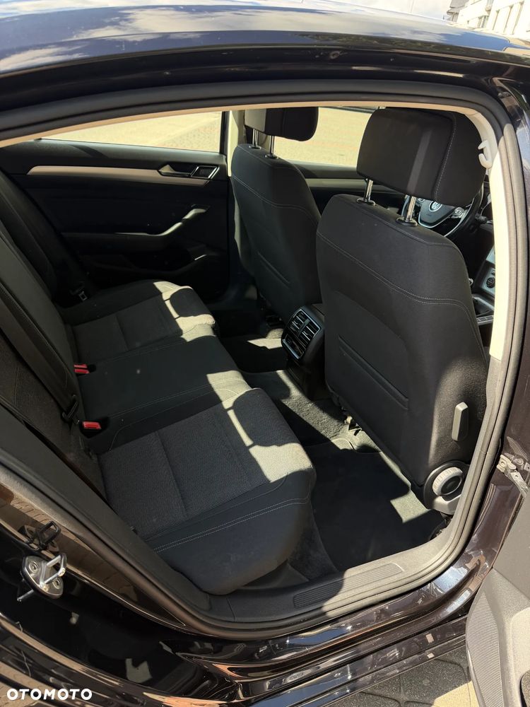 Volkswagen Passat 2.0 TDI BMT Trendline - 19