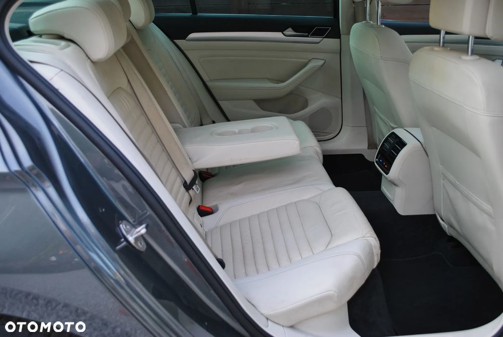 Volkswagen Passat - 13