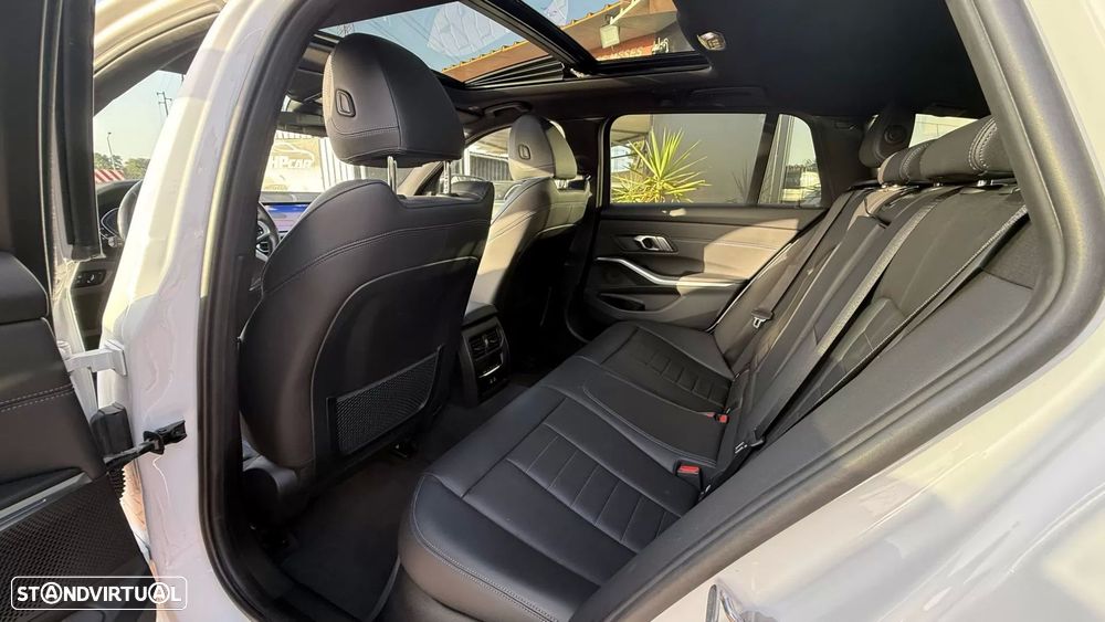 BMW 330 e Pack Desportivo M Auto - 15