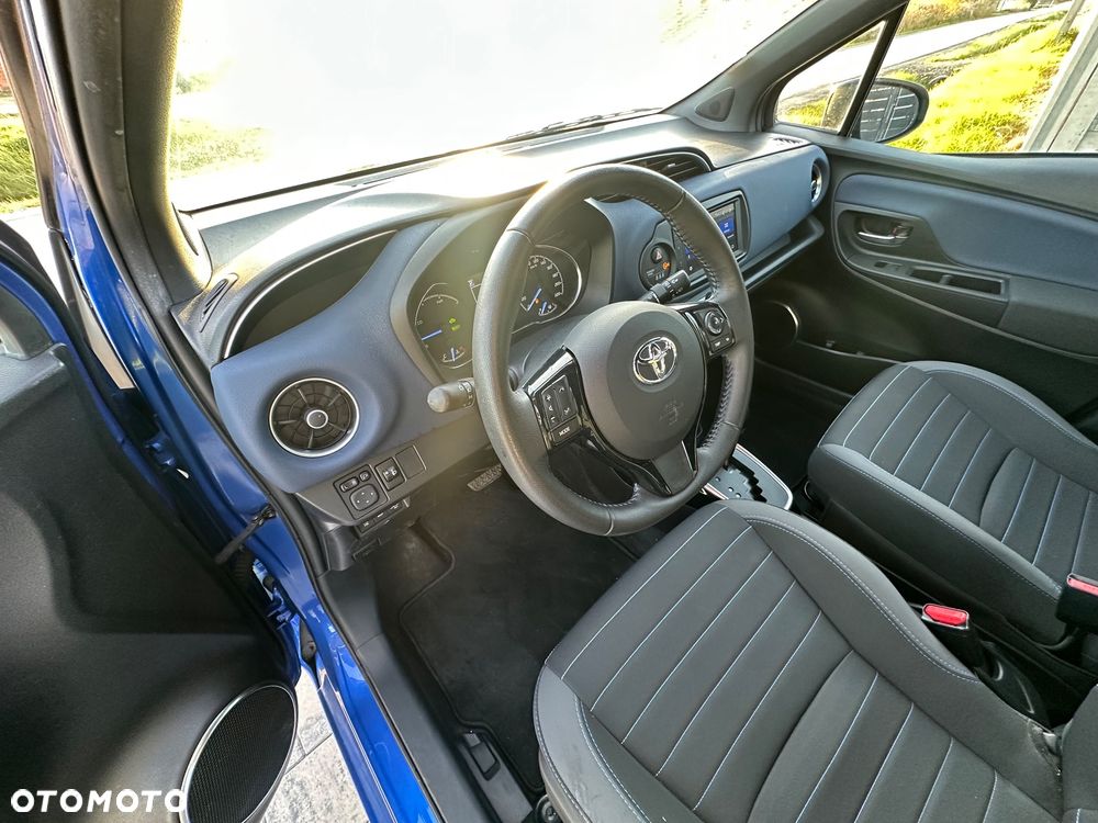 Toyota Yaris Hybrid Selection - 18