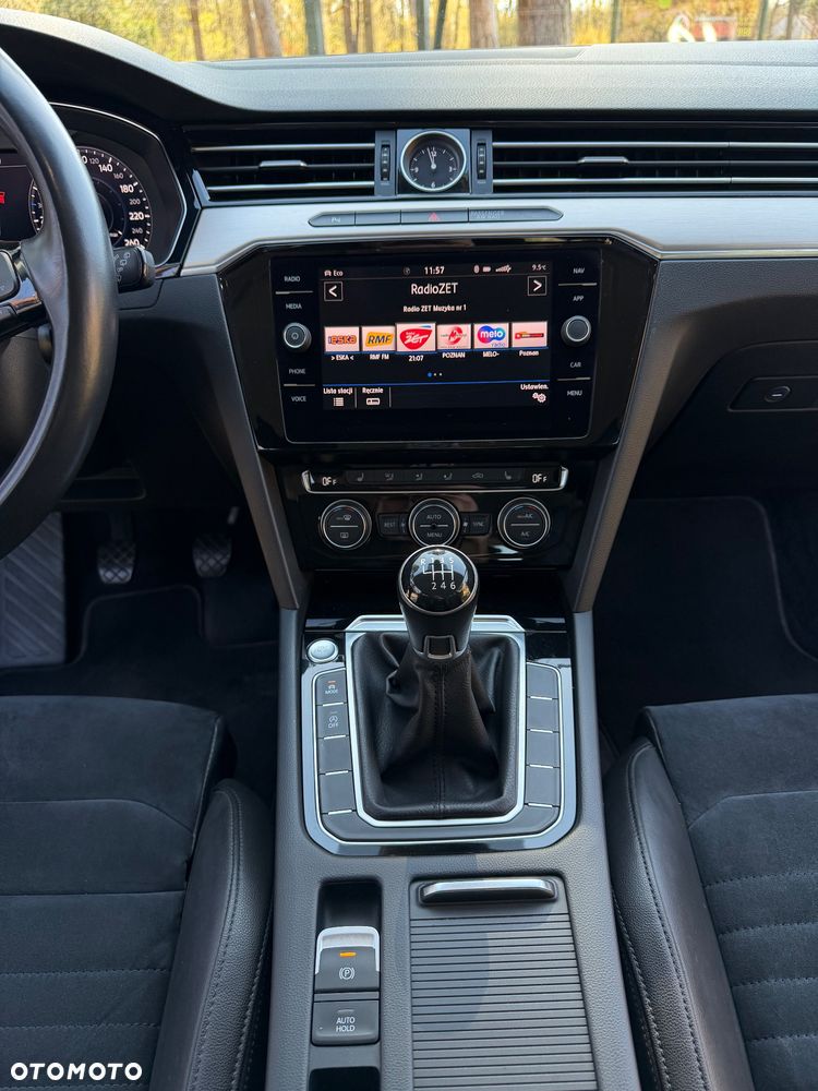 Volkswagen Passat 2.0 TDI SCR Comfortline - 11