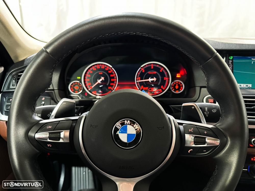 BMW 520 d Pack Desportivo M Auto - 38