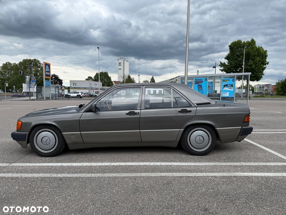Mercedes-Benz W201 (190) - 2