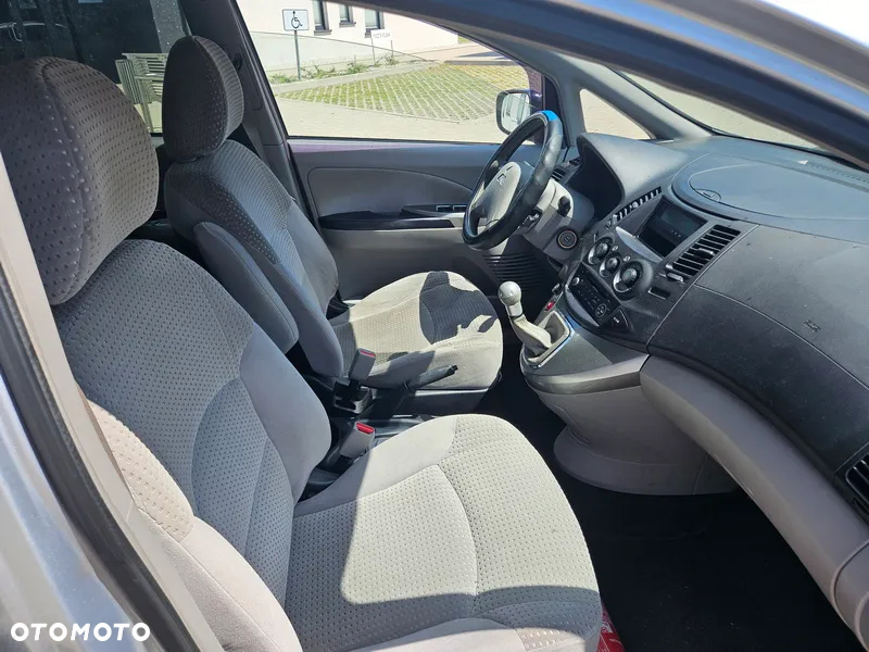 Mitsubishi Grandis - 5