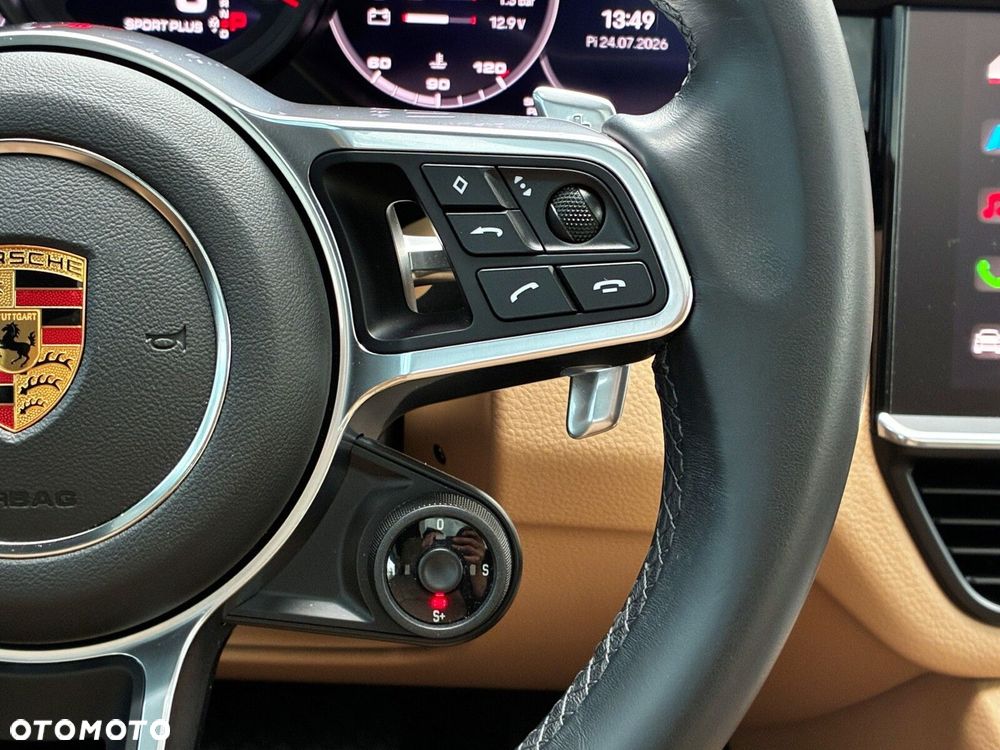 Porsche Cayenne - 26