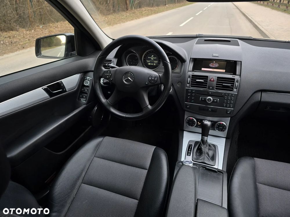 Mercedes-Benz Klasa C 180 CGI Automatik BlueEFFICIENCY Avantgarde - 27