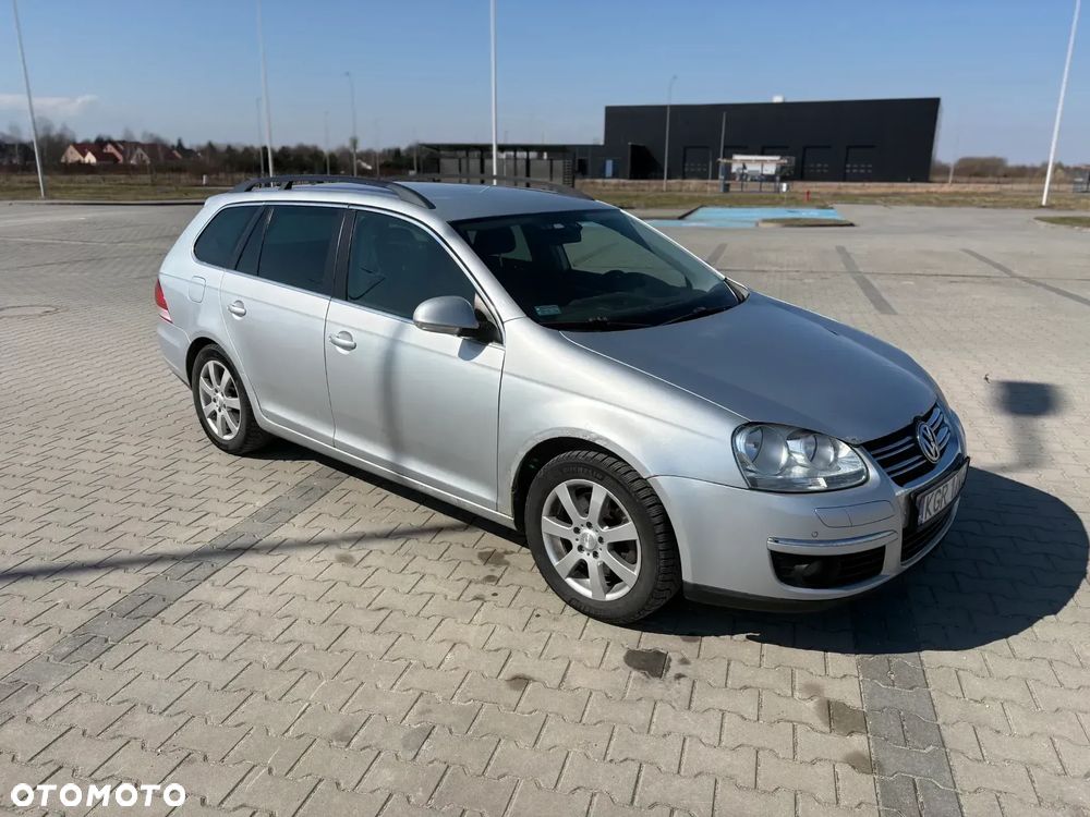 Volkswagen Golf - 1