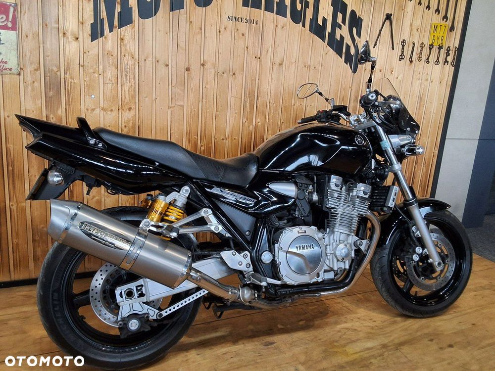 Yamaha XJR - 14