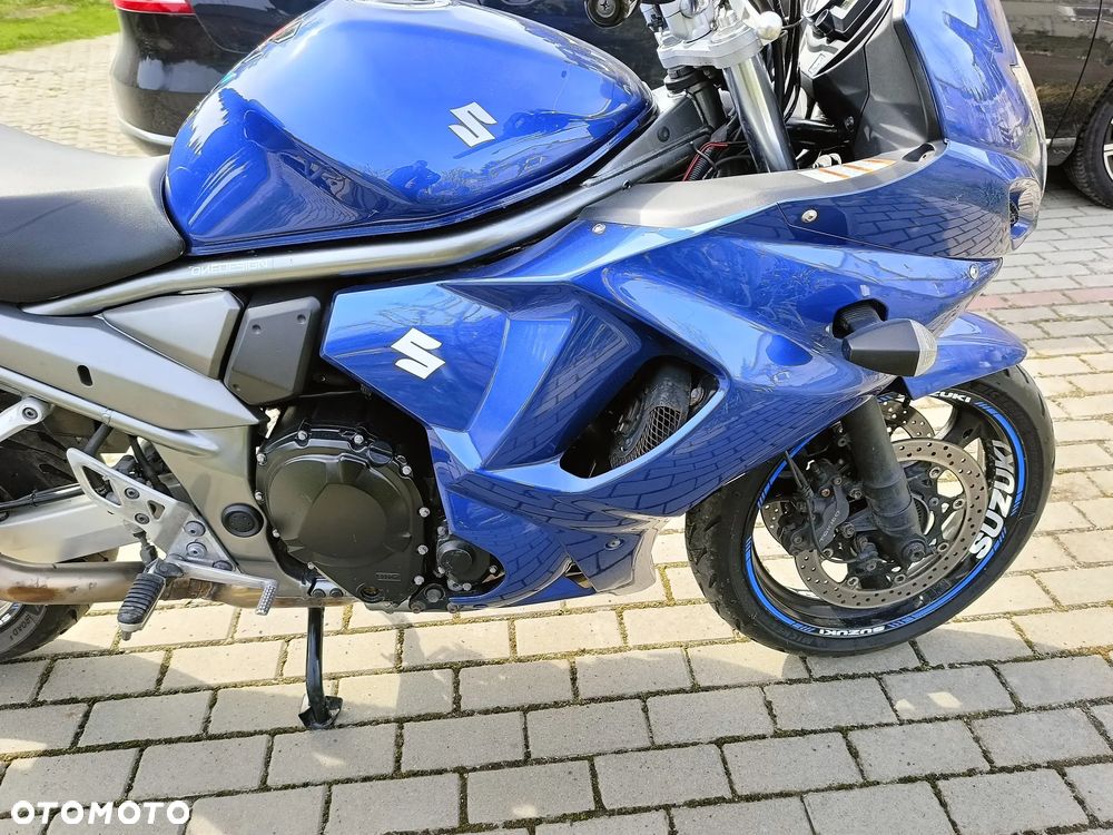 Suzuki GSX - 27