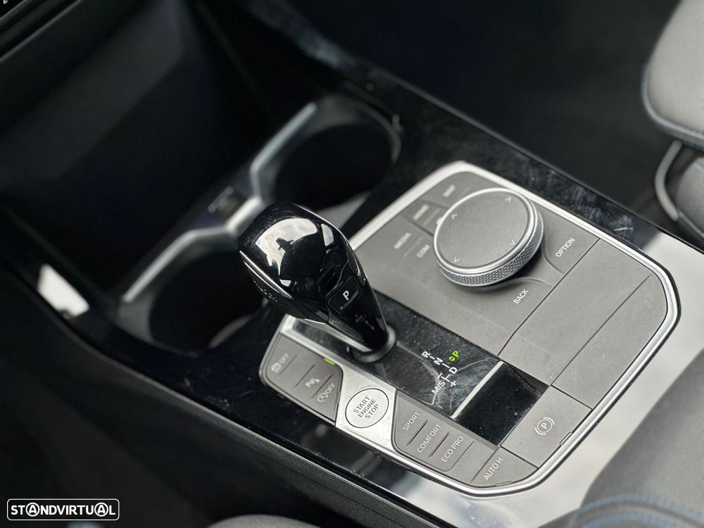 BMW 116 d Pack Desportivo M Auto - 27