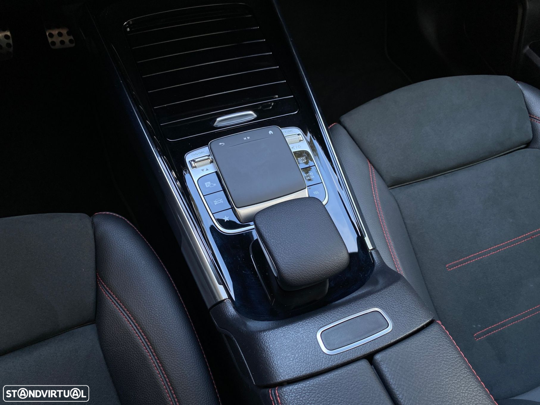 Mercedes-Benz GLB 180 d AMG Line - 20