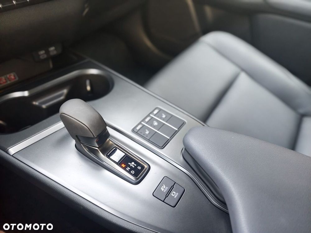 Lexus UX - 21