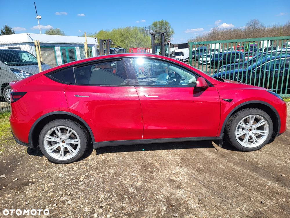 Tesla Model Y - 2