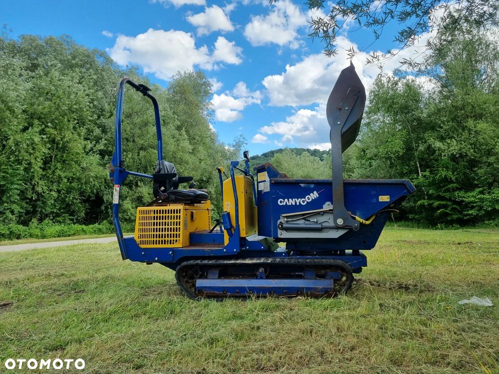 Kubota Canycon S100. Wozidło Gąsienicowe. Japońska Wywrotka w Pełni Hydrauliczna. Samo-załadowcza łyżka. Kiper Obrotowy! Silnik Kubota 3cylindry. Potężna moc. Szybka wolna jazda! Tylko 351 MTG. 2015rok prod. Ani deka luzów czy wycieków! Maszyna Sprowadzona z Norwegii z urzędu komunalnego. Używana raz do roku. Wielka Okazja! - 1