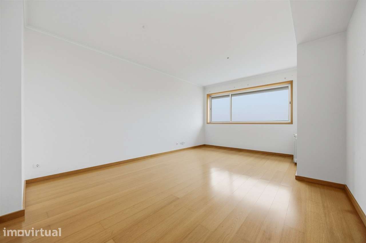 T2 com 106 m² | Parqueamento e Arrecadação | Mafamude - Grande imagem: 4/16