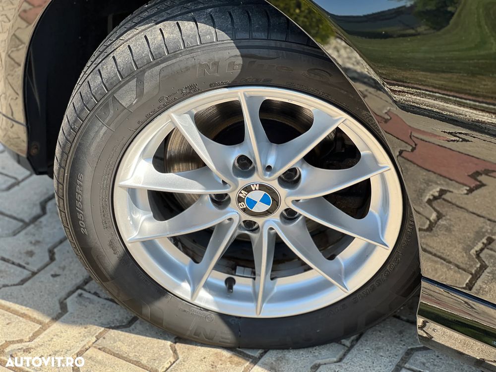BMW Seria 3 318d DPF Touring - 11