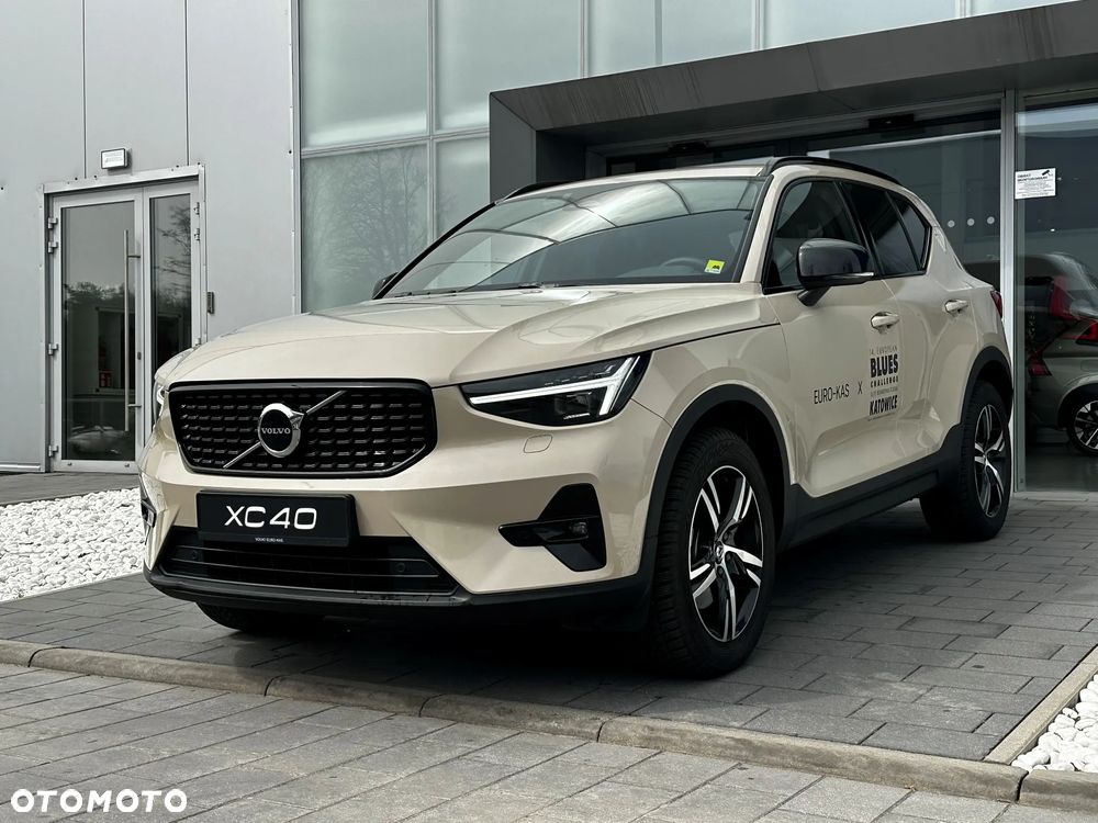 Volvo XC 40 B3 Plus Dark - 1