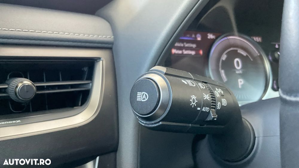 Lexus UX 250h FWD Executive - 34
