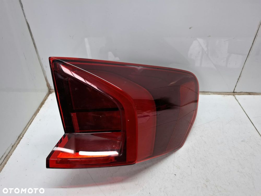 LAMPA PRAWA TYLNA TYŁ BMW X1 U11 W BŁOTNIK IDEALNA - 5