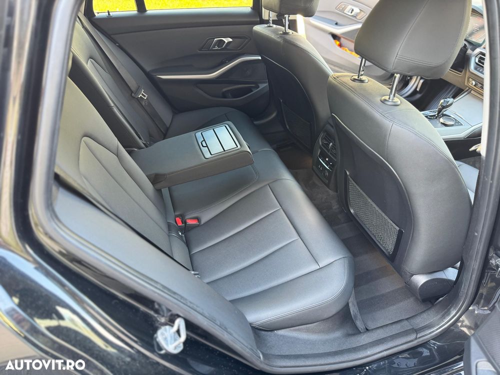BMW Seria 3 320i AT - 6