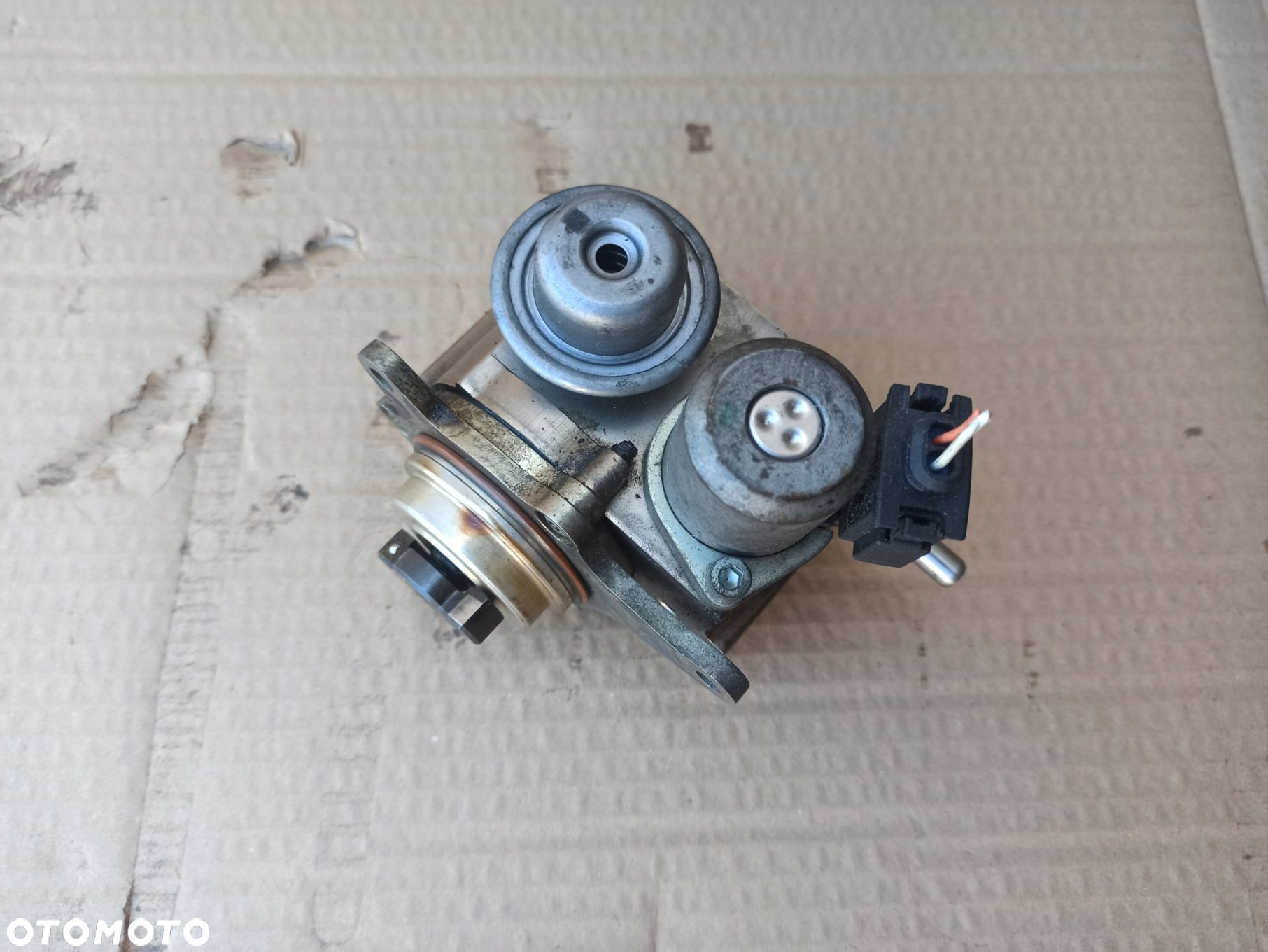 Pompa paliwa wtryskowa CITROEN PEUGEOT 1.6THP V758887980 - 2