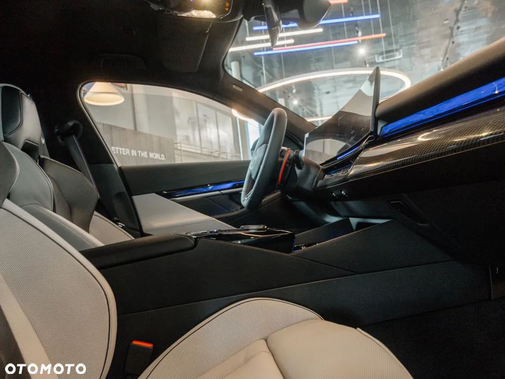 BMW M5 PHEV - 11