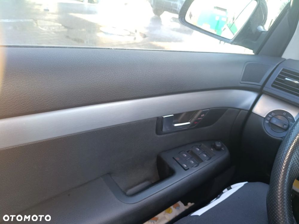 Audi A4 Avant 2.0T FSI Multitronic - 14