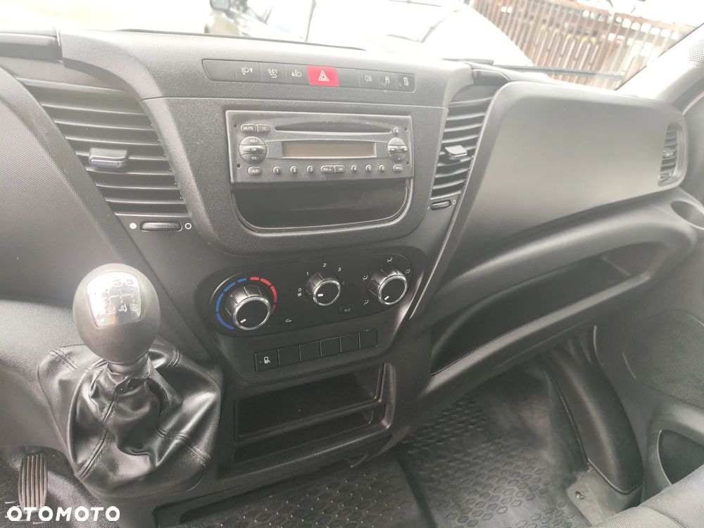 Iveco Daily 35S14 maxi brygadówka 7 osób - 15