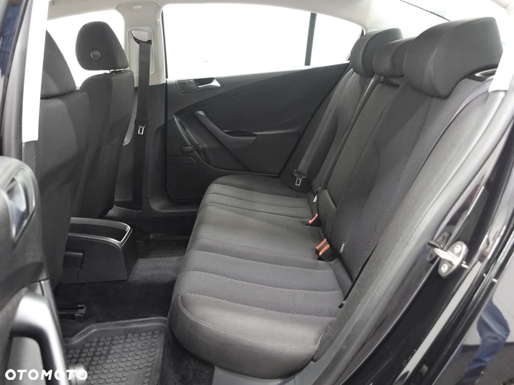 Volkswagen Passat - 21