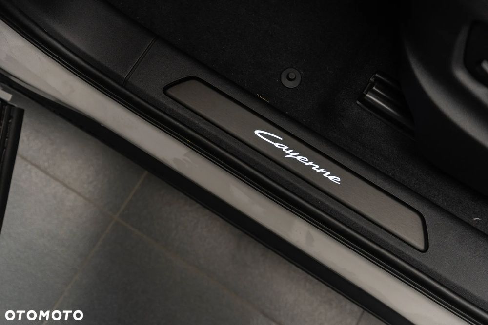 Porsche Cayenne E-Hybrid PHEV Black Edition - 29