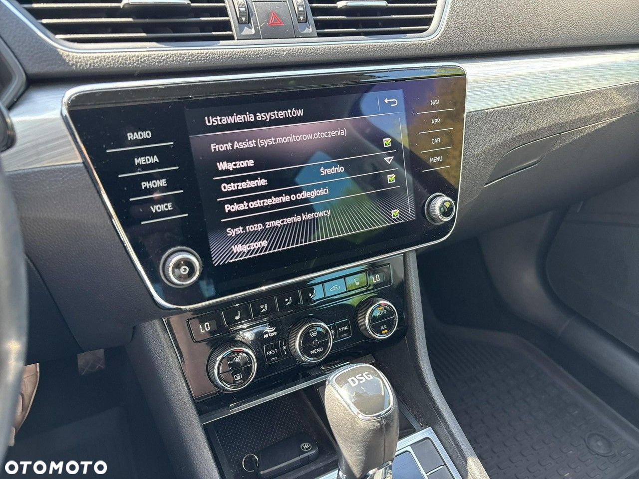 Skoda Superb 2.0 TDI Ambition DSG - 25