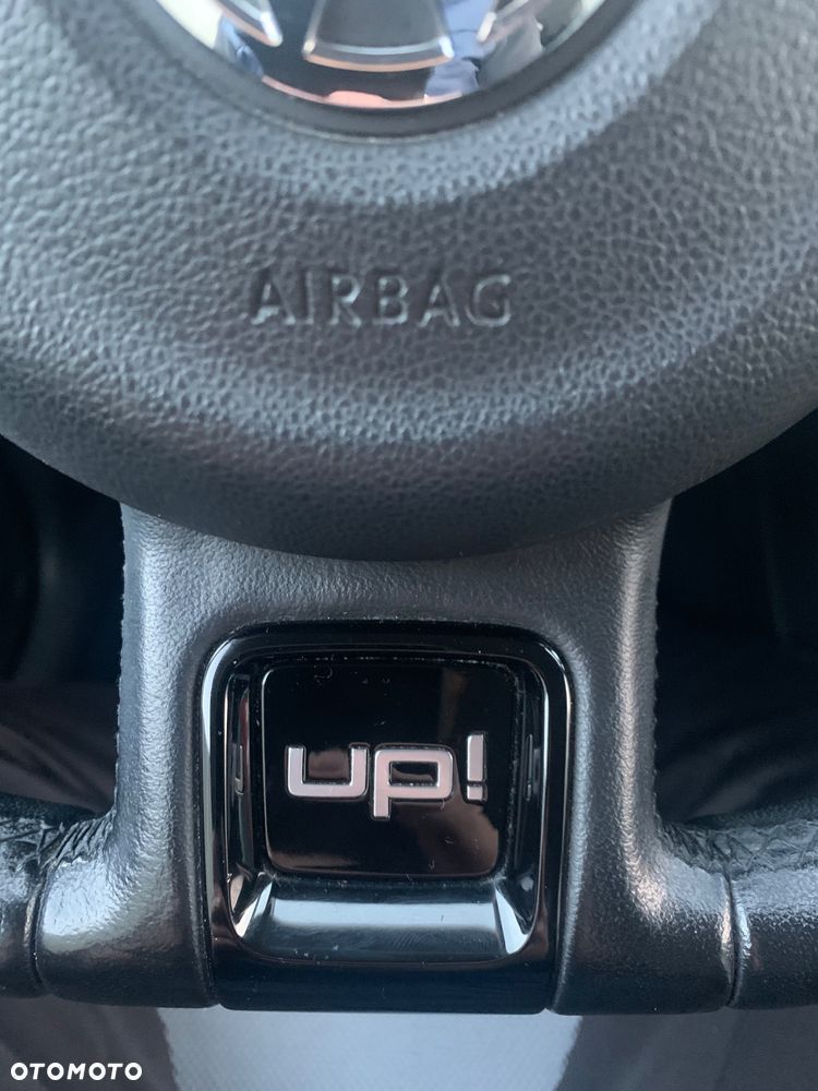 Volkswagen up! black - 15