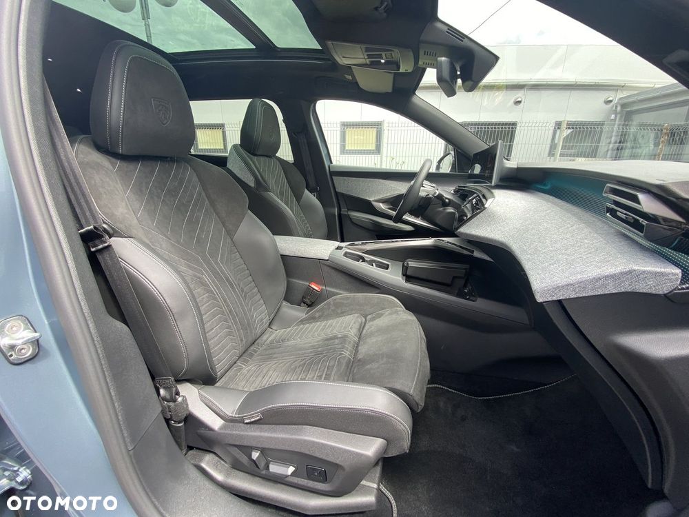 Peugeot E-5008 - 12