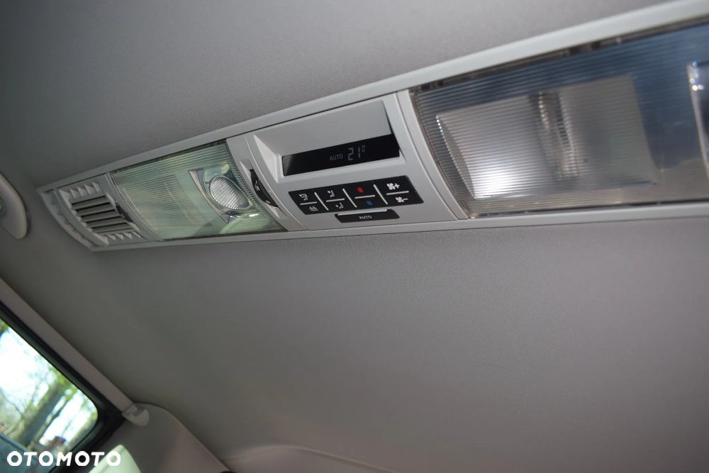 Volkswagen Caravelle 2.0 TDI L2 Highline - 25