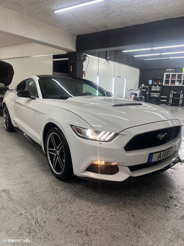 Ford Mustang 2.3 Eco Boost Aut. - 3