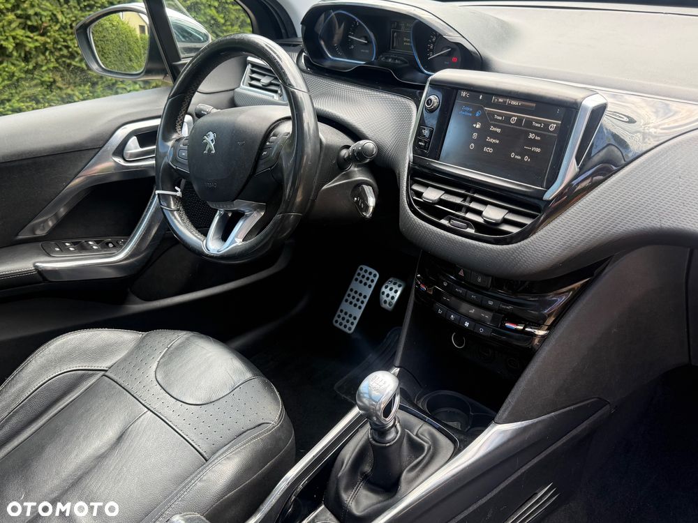 Peugeot 2008 1.6 e-HDi Allure S&S - 20