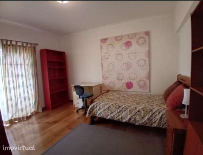 Quarto em moradia Charneca de Caparica - Grande imagem: 3/6